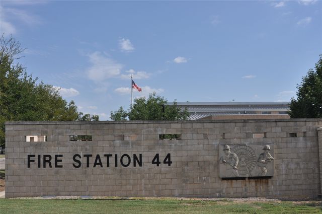 3520 Carl Street, Dallas, TX 75210