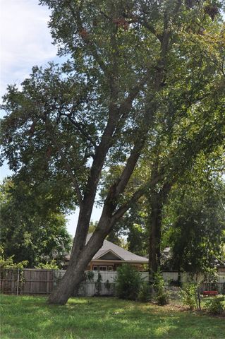 3520 Carl Street, Dallas, TX 75210