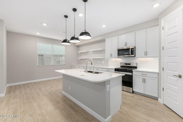 5818 E ZACHARY Drive, Phoenix, AZ 85054