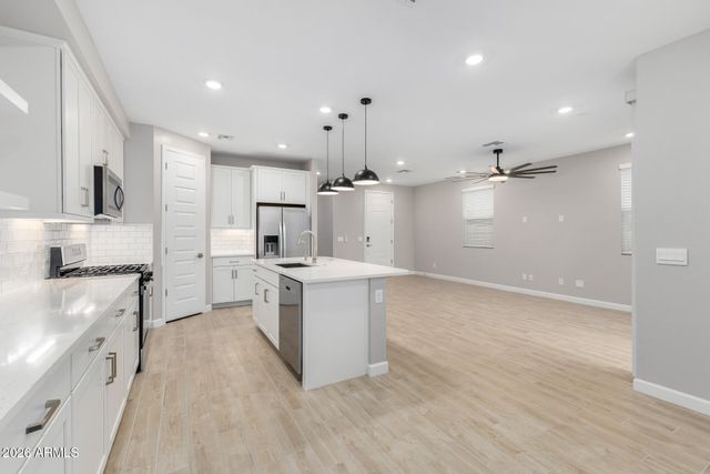 5818 E ZACHARY Drive, Phoenix, AZ 85054