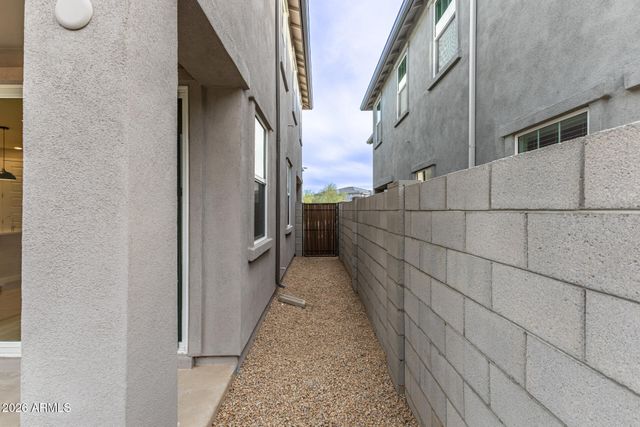 5818 E ZACHARY Drive, Phoenix, AZ 85054