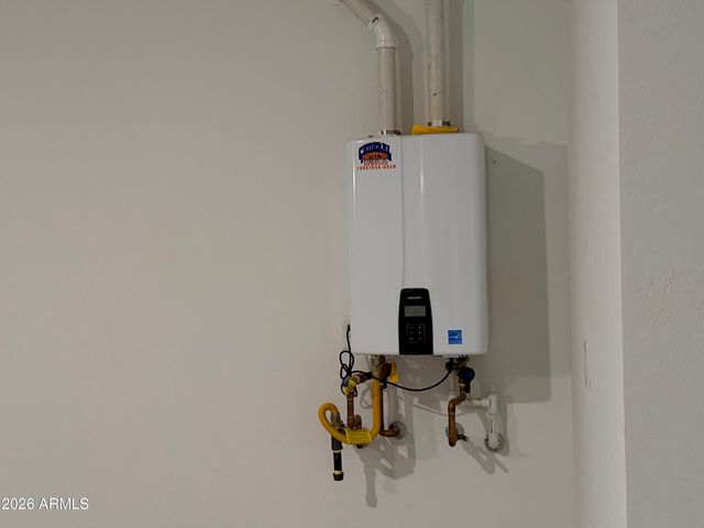 5818 E ZACHARY Drive, Phoenix, AZ 85054