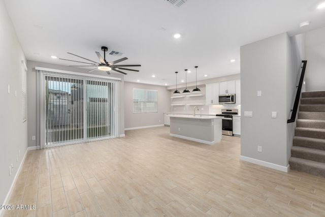 5818 E ZACHARY Drive, Phoenix, AZ 85054