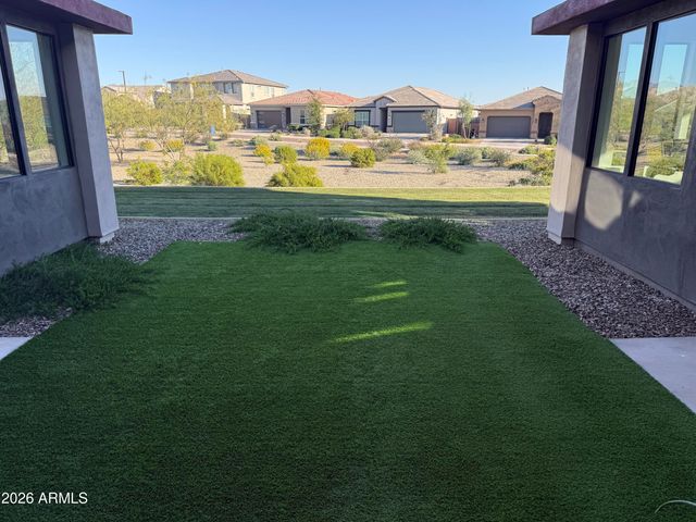 5818 E ZACHARY Drive, Phoenix, AZ 85054