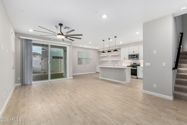 5818 E ZACHARY Drive, Phoenix, AZ 85054