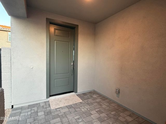 5818 E ZACHARY Drive, Phoenix, AZ 85054