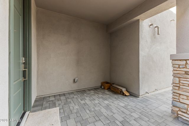 5818 E ZACHARY Drive, Phoenix, AZ 85054