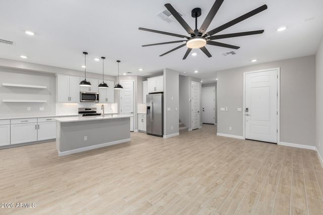 5818 E ZACHARY Drive, Phoenix, AZ 85054