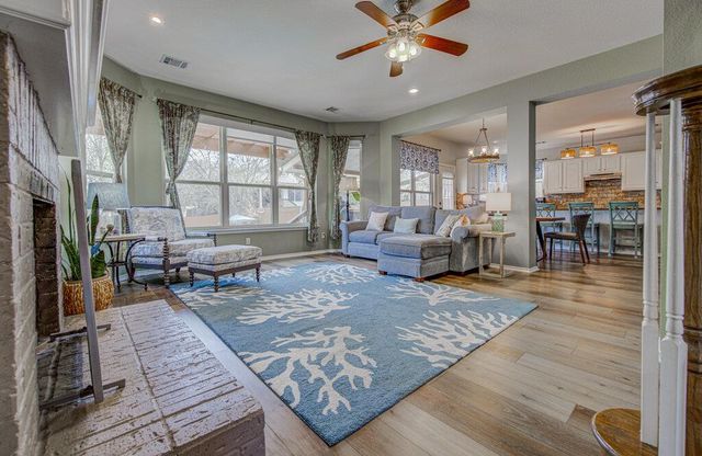 208 Kettleman LN N, Austin, TX 78717