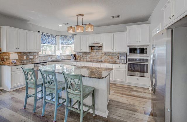 208 Kettleman LN N, Austin, TX 78717