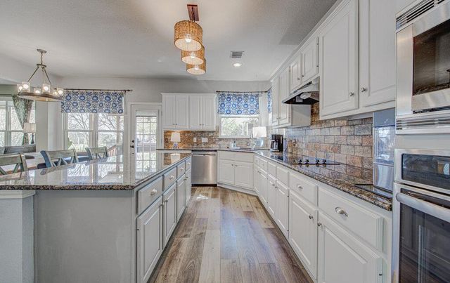 208 Kettleman LN N, Austin, TX 78717