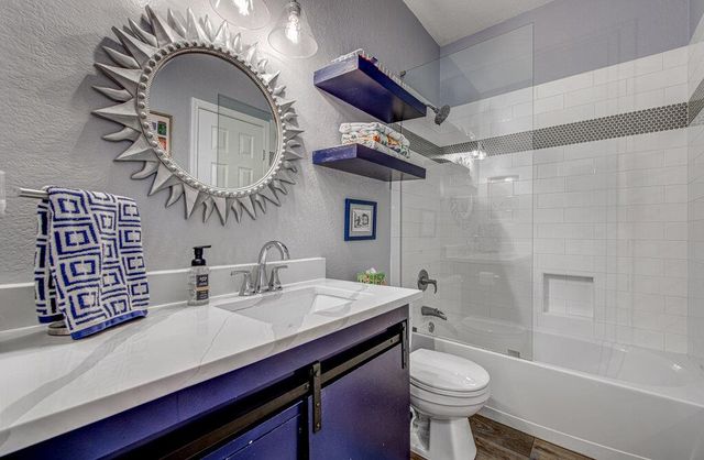 208 Kettleman LN N, Austin, TX 78717