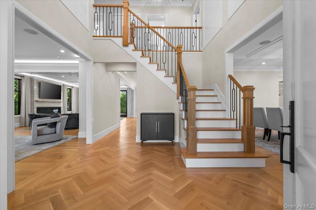 264 Northwoods Road, Manhasset, NY 11030 — photo 4