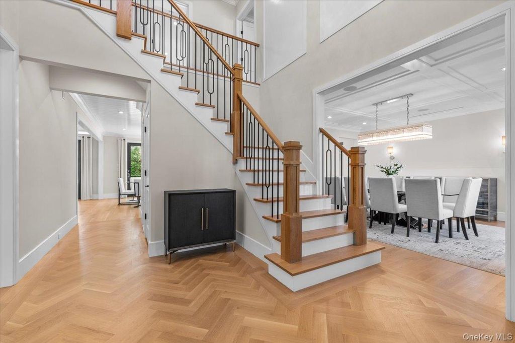 264 Northwoods Road, Manhasset, NY 11030 — photo 5