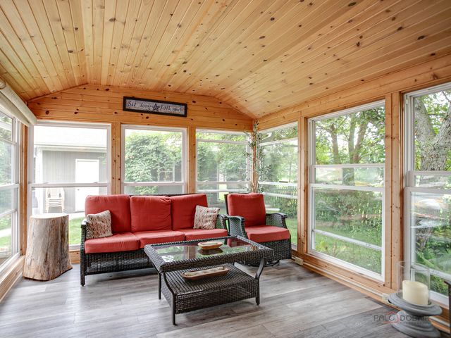 717 Roberts Road, Winthrop Harbor, IL 60096