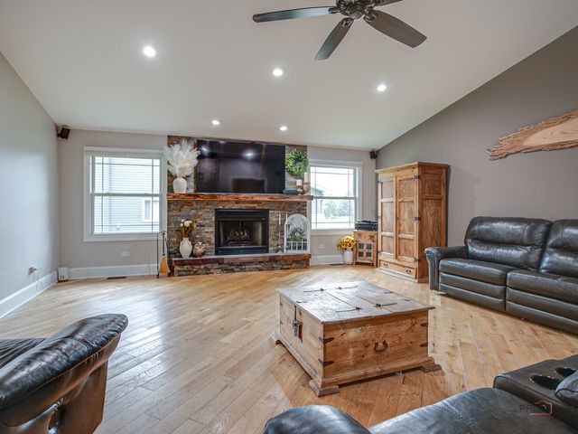 717 Roberts Road, Winthrop Harbor, IL 60096