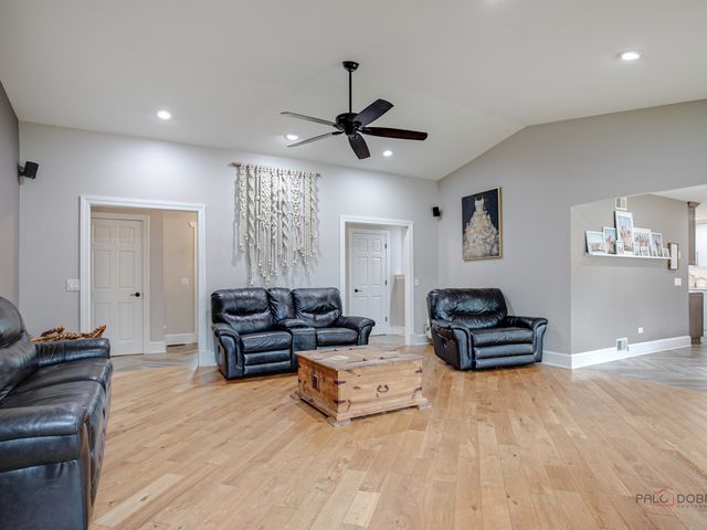 717 Roberts Road, Winthrop Harbor, IL 60096