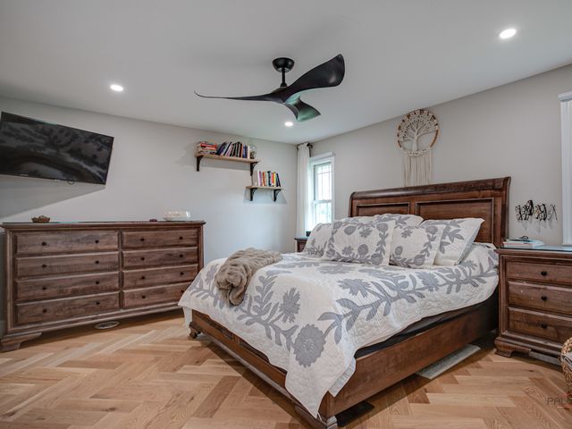 717 Roberts Road, Winthrop Harbor, IL 60096