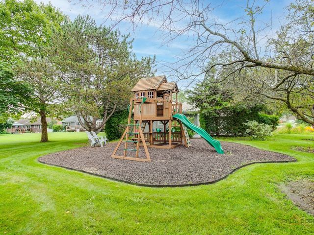 717 Roberts Road, Winthrop Harbor, IL 60096