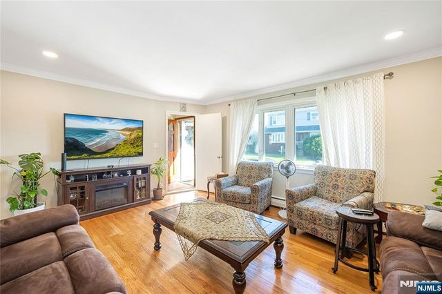 92 Cedarhurst Avenue, Woodland Park, NJ 07424