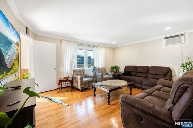 92 Cedarhurst Avenue, Woodland Park, NJ 07424