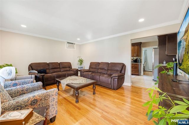 92 Cedarhurst Avenue, Woodland Park, NJ 07424