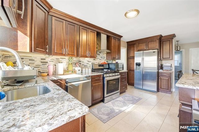92 Cedarhurst Avenue, Woodland Park, NJ 07424