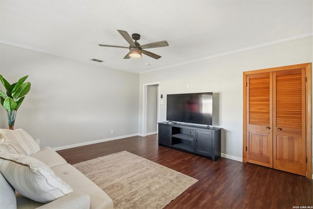 222 Herweck Dr, Castle Hills, TX 78213