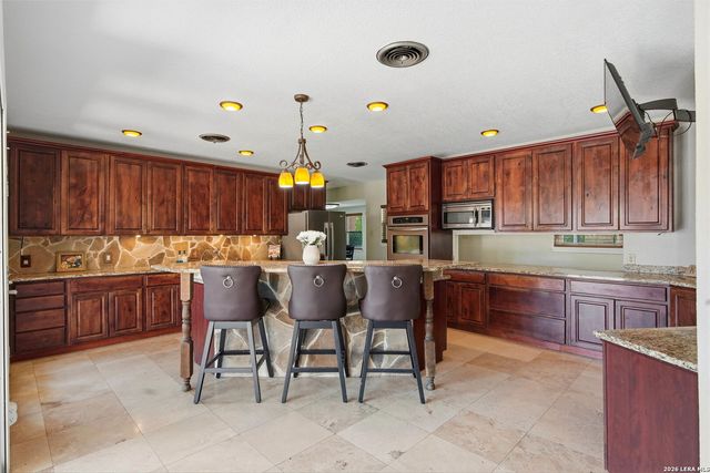 222 Herweck Dr, Castle Hills, TX 78213