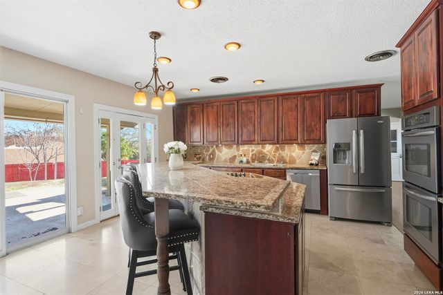 222 Herweck Dr, Castle Hills, TX 78213