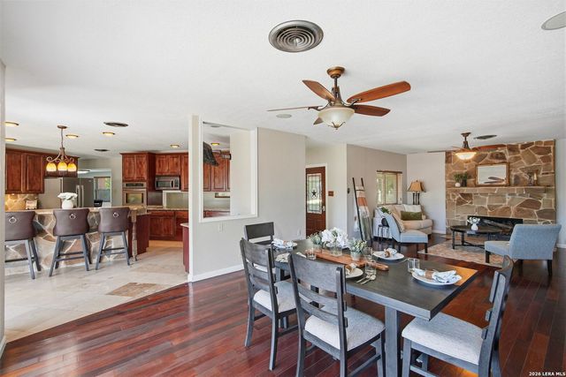 222 Herweck Dr, Castle Hills, TX 78213