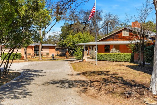 222 Herweck Dr, Castle Hills, TX 78213