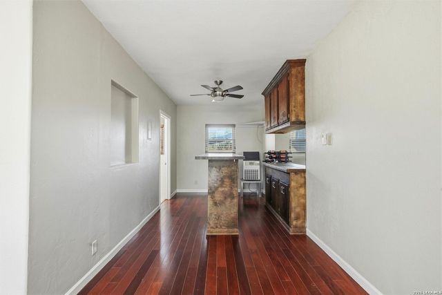 222 Herweck Dr, Castle Hills, TX 78213