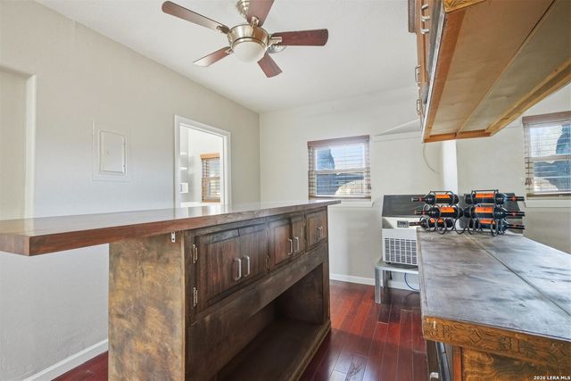 222 Herweck Dr, Castle Hills, TX 78213