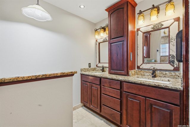 222 Herweck Dr, Castle Hills, TX 78213