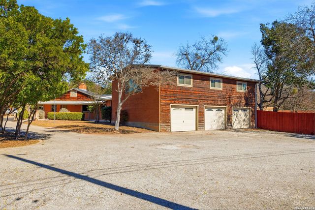 222 Herweck Dr, Castle Hills, TX 78213