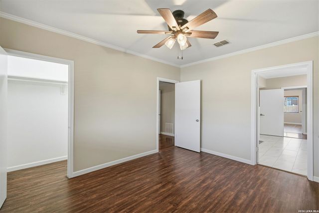 222 Herweck Dr, Castle Hills, TX 78213