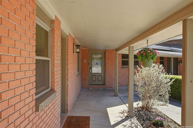 222 Herweck Dr, Castle Hills, TX 78213