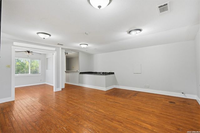 222 Herweck Dr, Castle Hills, TX 78213