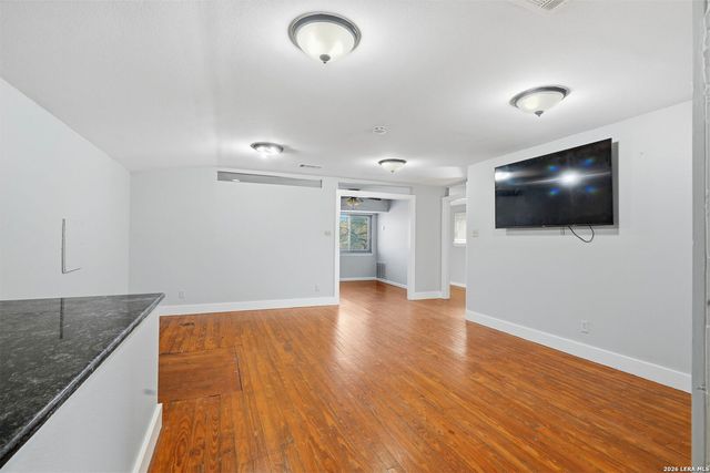 222 Herweck Dr, Castle Hills, TX 78213