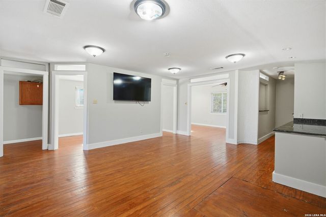 222 Herweck Dr, Castle Hills, TX 78213