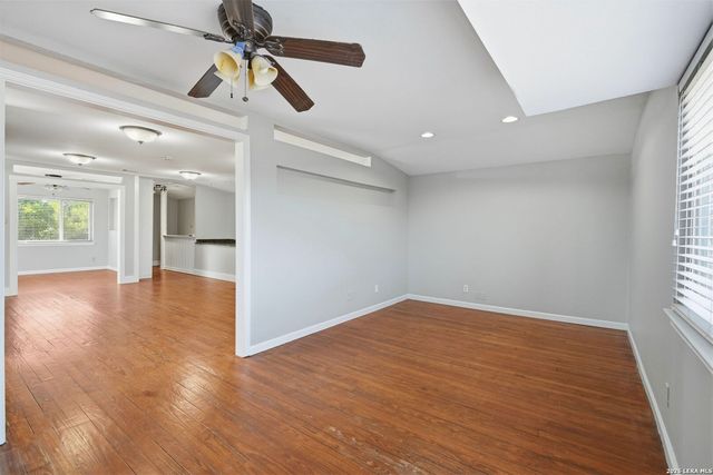 222 Herweck Dr, Castle Hills, TX 78213