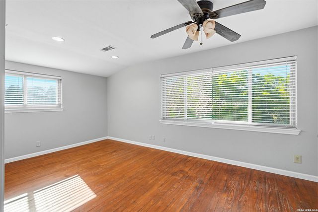 222 Herweck Dr, Castle Hills, TX 78213