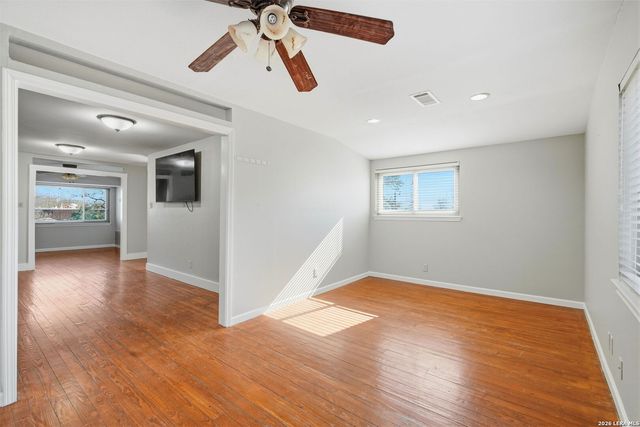 222 Herweck Dr, Castle Hills, TX 78213