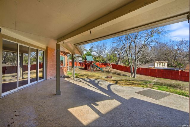 222 Herweck Dr, Castle Hills, TX 78213