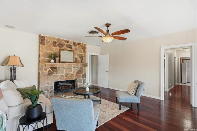 222 Herweck Dr, Castle Hills, TX 78213