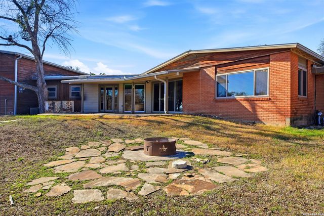 222 Herweck Dr, Castle Hills, TX 78213