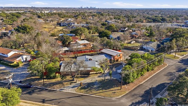 222 Herweck Dr, Castle Hills, TX 78213