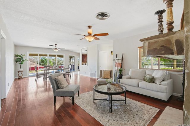 222 Herweck Dr, Castle Hills, TX 78213