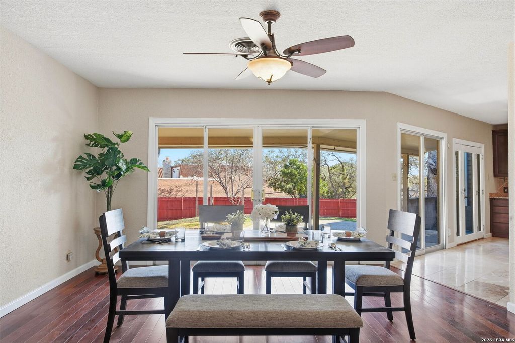 222 Herweck Dr, Castle Hills, TX 78213